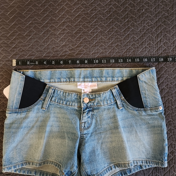 Ingrid & Isabel Maternity Denim Midi Short Expandable Panels Distressed Sz 2/26 - Picture 9 of 12